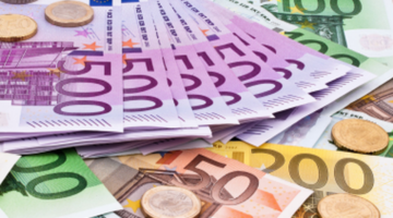 تحديث اليورو.. قفزة جديدة أمام الجنيه في ختام تعاملات الأحد بأحد البنوك